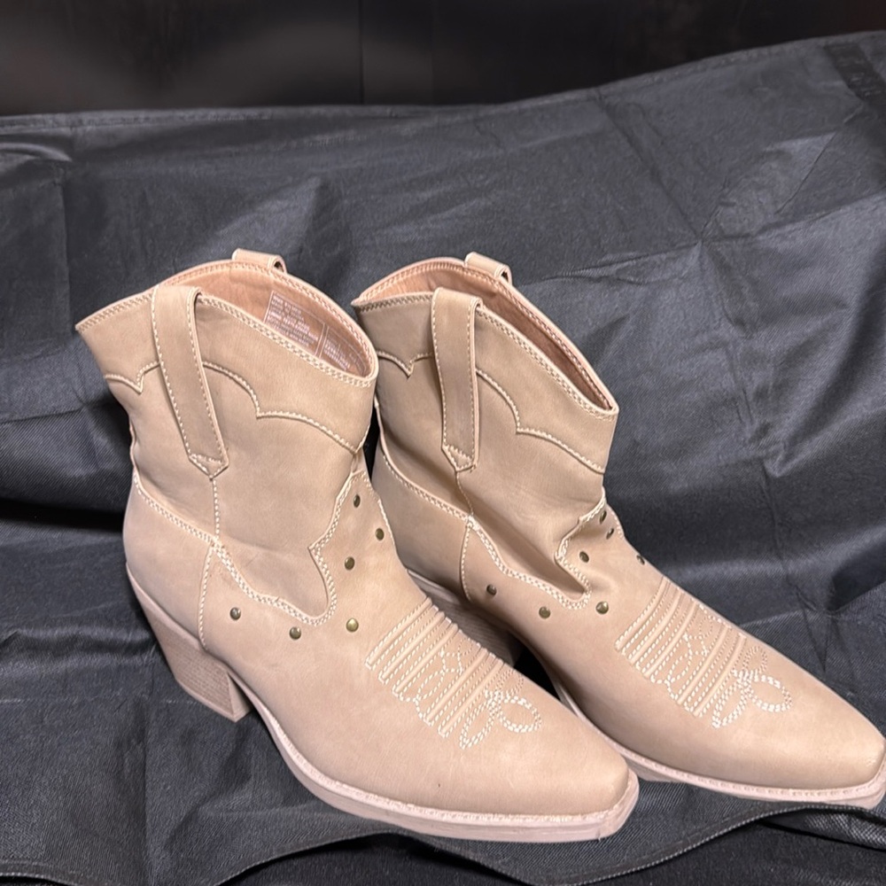 Women’s SO cowboy boots size 10